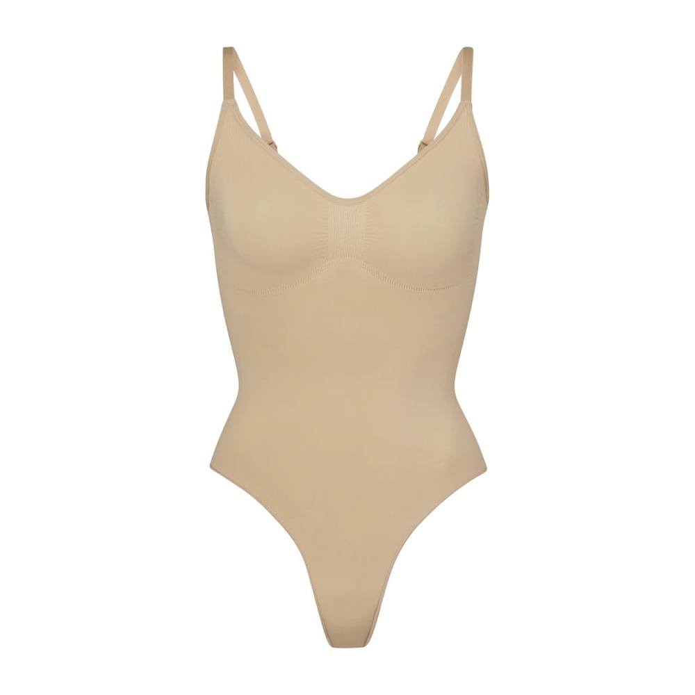 NEW- SEAMLESS SCULPT
THONG BODYSUIT